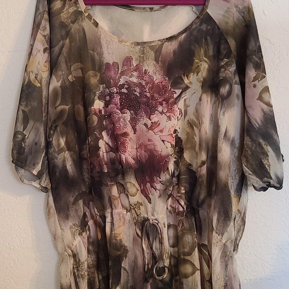 Women shear floral blouse